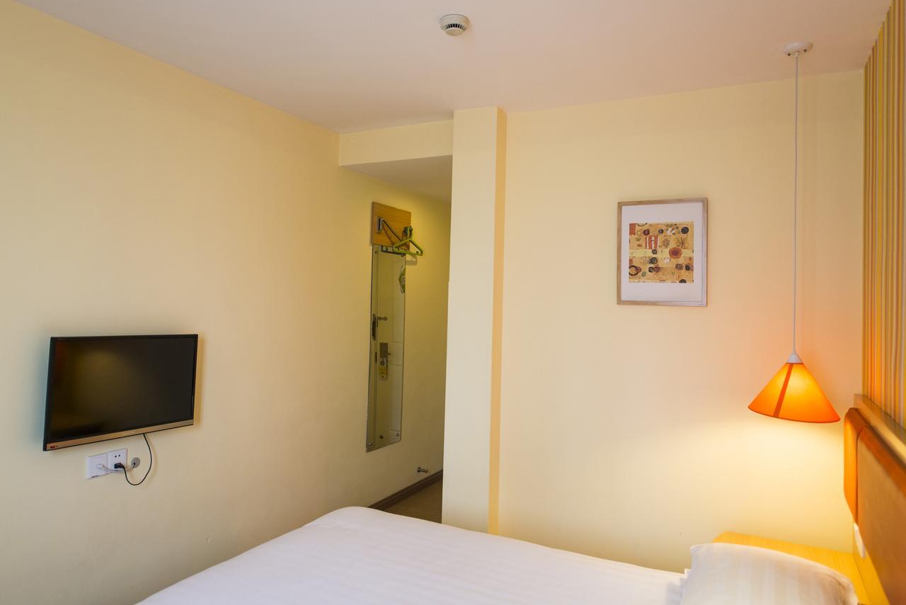 Home Inn Chongqing Nanping Pedestrian Street Exterior photo